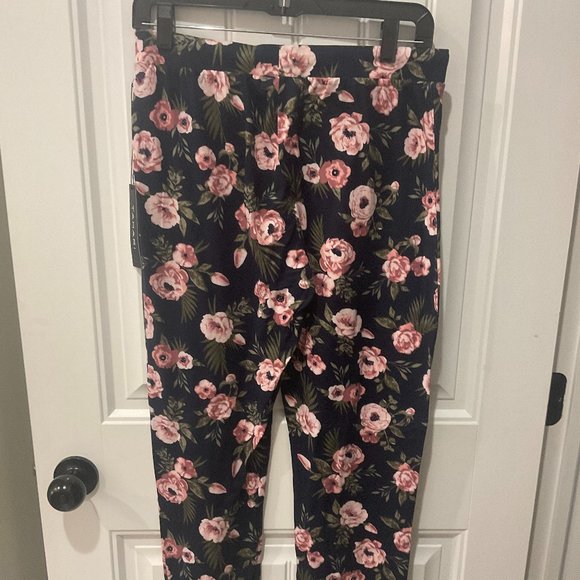 Tahari Jogger Pant - Picture 3 of 5